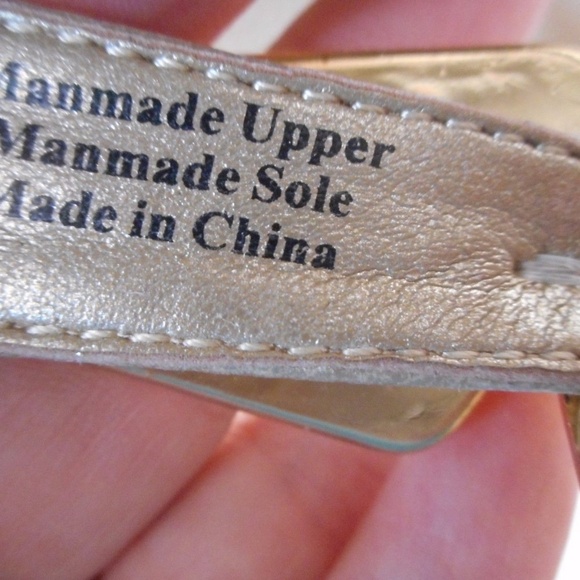 Bandolino Gold accent Flip Flop Sandal 6 M - Picture 4 of 5